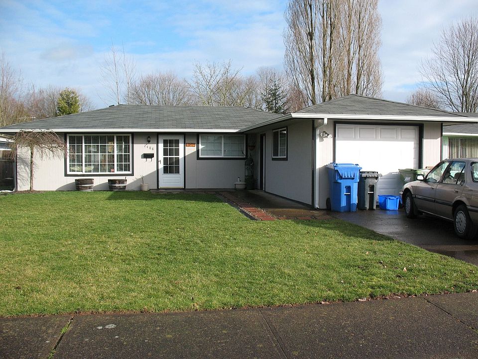 Front Yard/Garage
