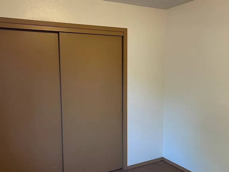 716 E Burlington St — Photo 12