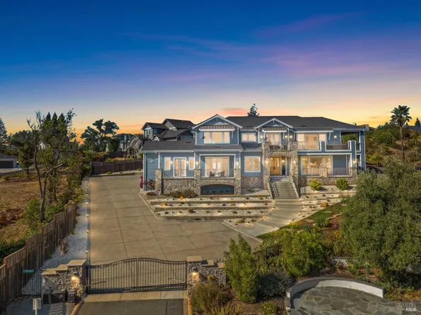 3882 Royal Manor Place, Santa Rosa, CA 95404
