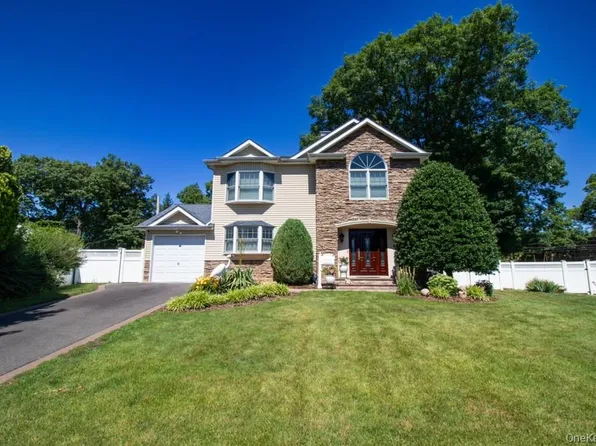 5 Hickory Lane, Roslyn Heights, NY 11577