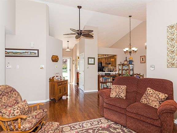 3rd image of 7637 Bayhill Dr