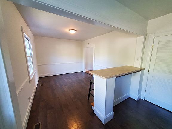 5th image of 1320 Oakwood Ave