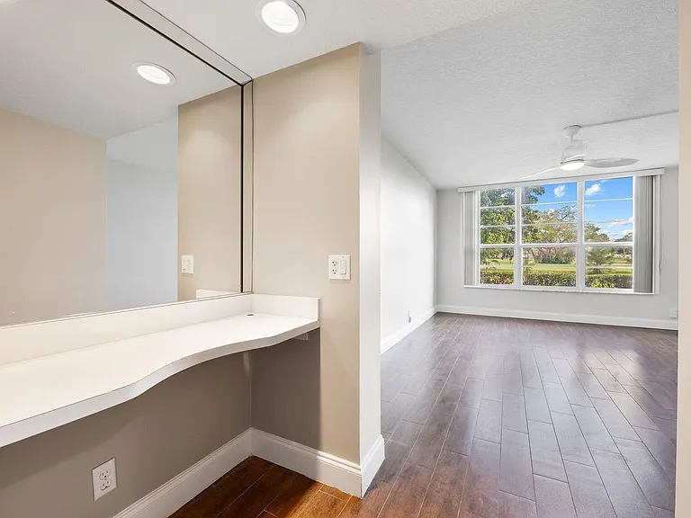 2851 S Palm Aire Dr #107 — Photo 15