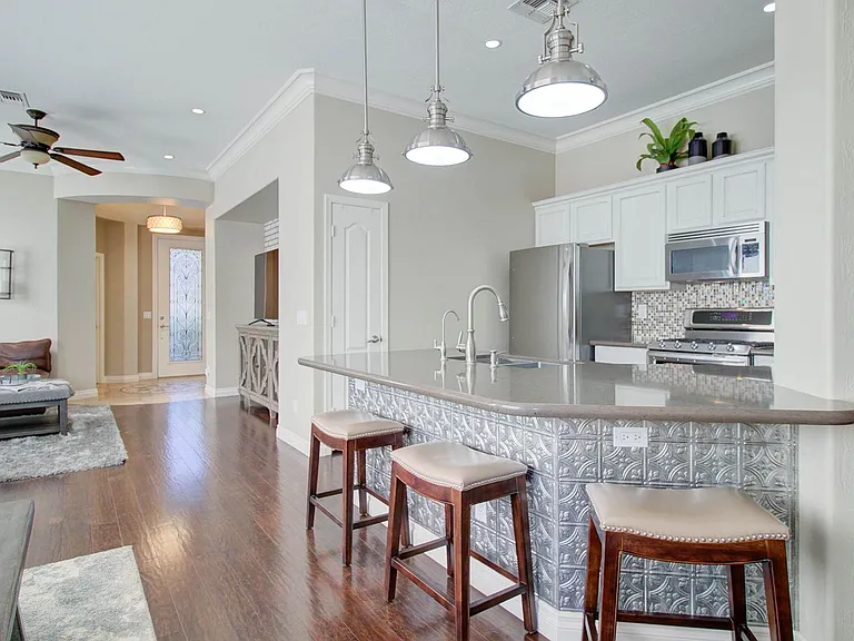 1833 W Periwinkle Way — Photo 19