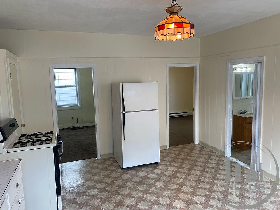 1st image of 16 Arlington St APT 1R