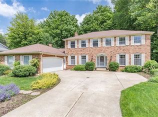 5445 Ridge Ln, Solon, OH 44139