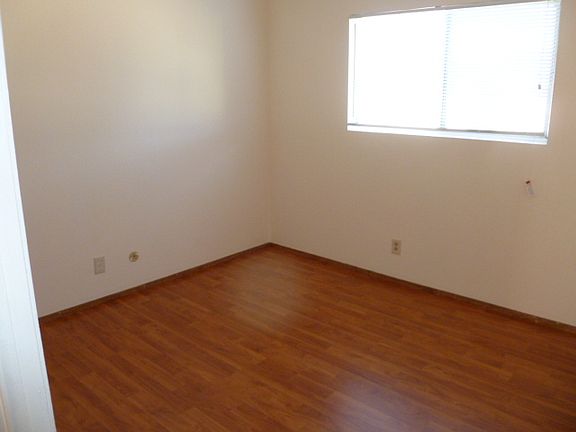 3rd image of 800 O St APT 4