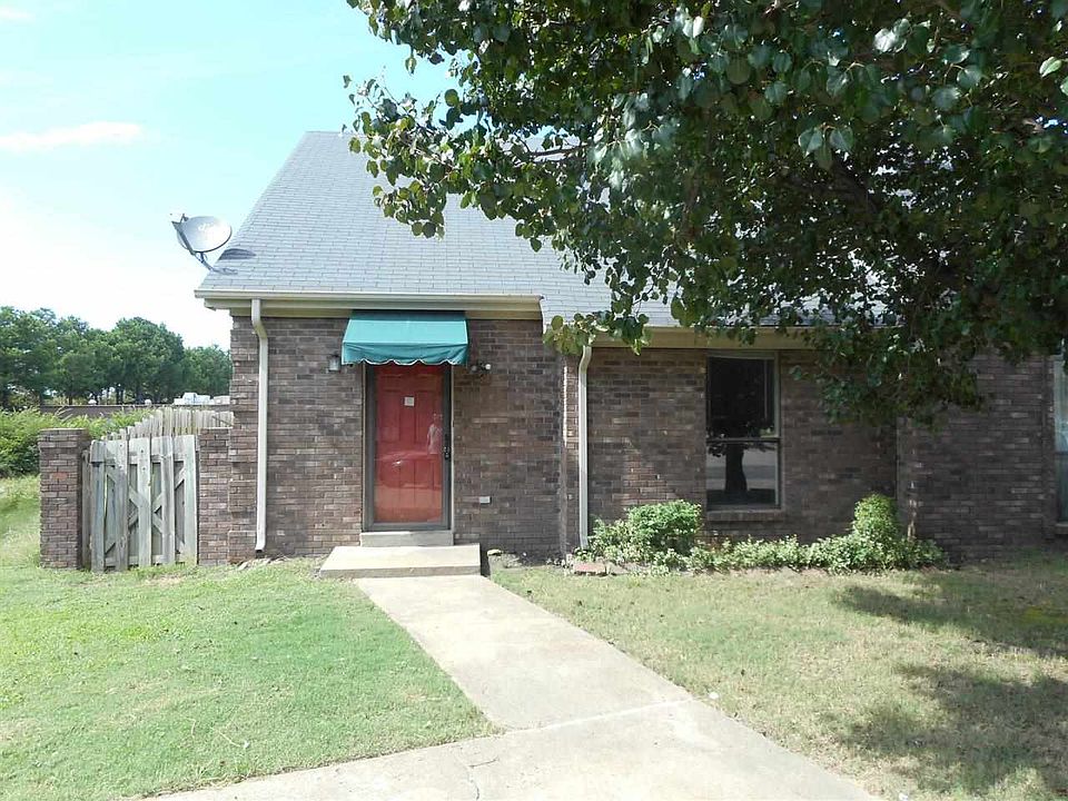 1st image of 3083 The Willows Pl