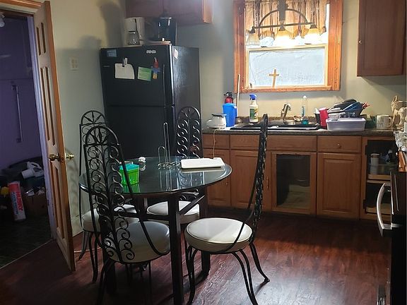 5th image of 87 Flint St