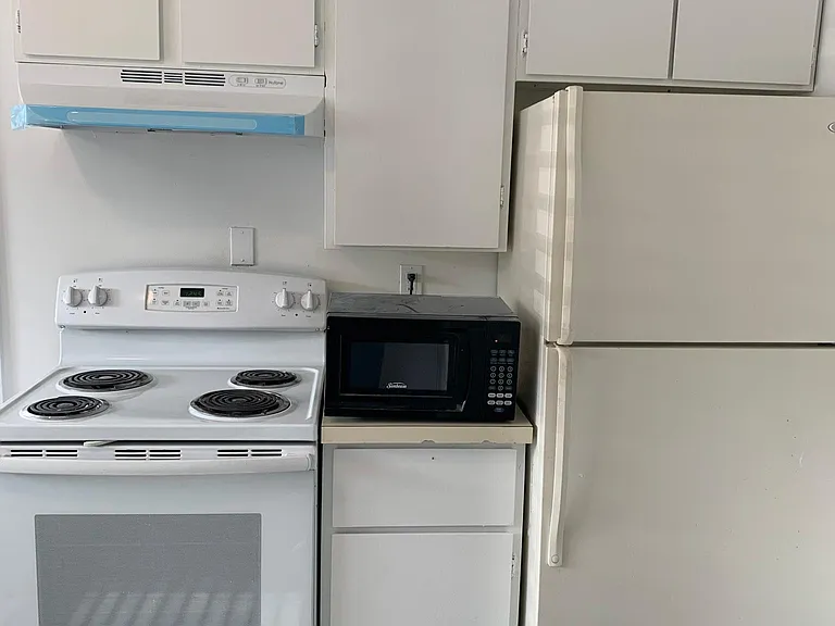 2308 Commercial Ave — Photo 6