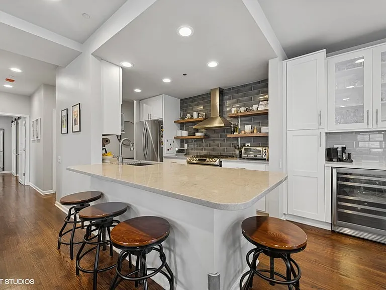 33 W Huron St #510 — Photo 7