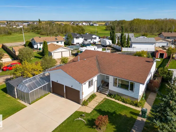 5047 46th St, Lamont, AB T0B 2R0