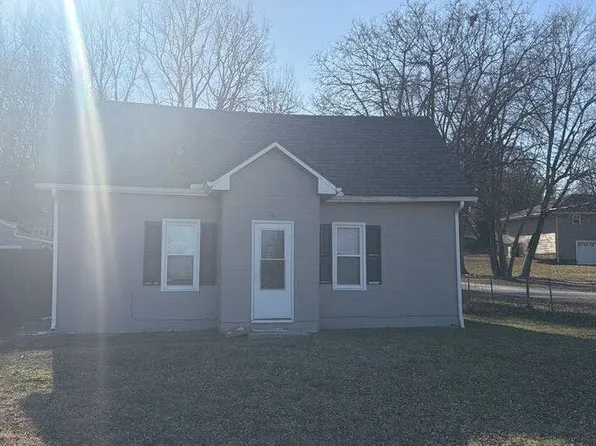 421 W Lexington St, Richmond, MO 64085