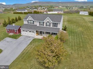 221 Oval Dr, Hamburg, PA 19526