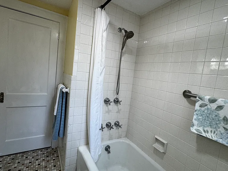 406 Oakwood Ave — Photo 10