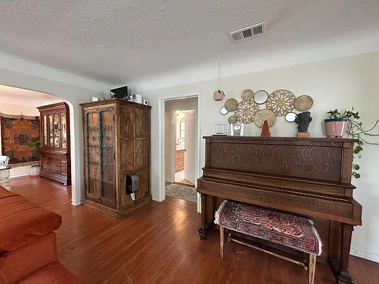 2190 Oregon Ave — Photo 48