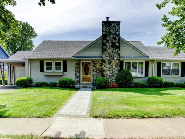 21 Longview Road, Enfield, CT 06082