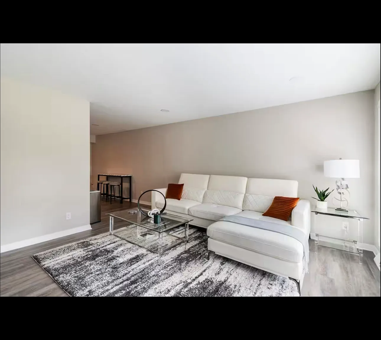 2 bed, 1.0 bath, 900 sqft, $2,580 — Photo 4