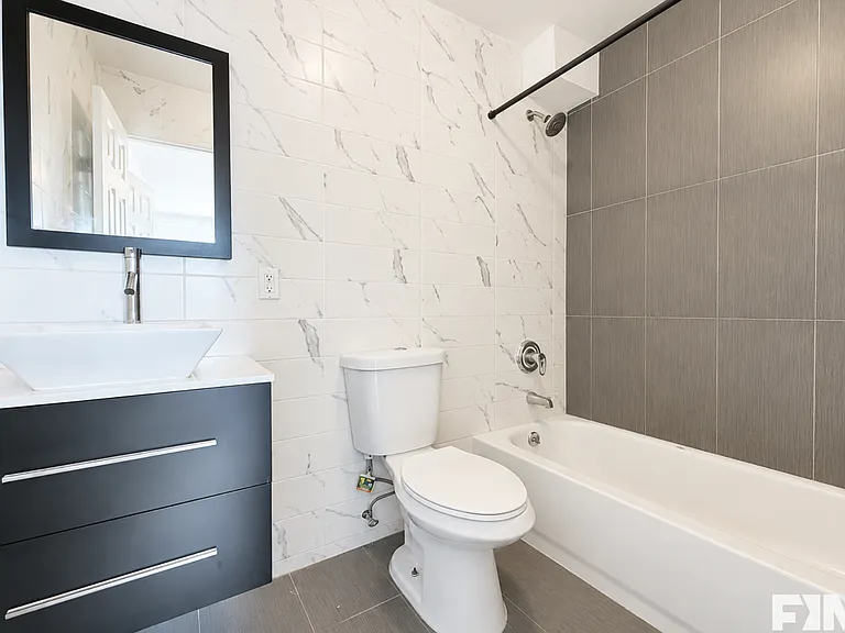 978 De Kalb Ave #3 — Photo 4