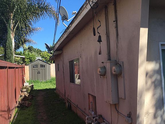 Side access to backyard