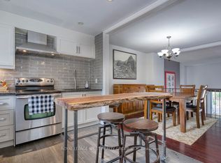 92 29th St #3, Toronto, ON M8W3B2