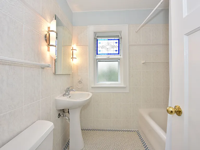 Traditional bathroom