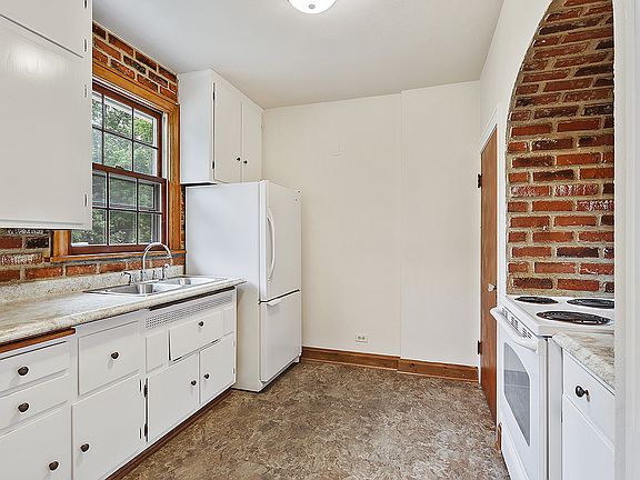 5th image of 1218 Shawano Ave