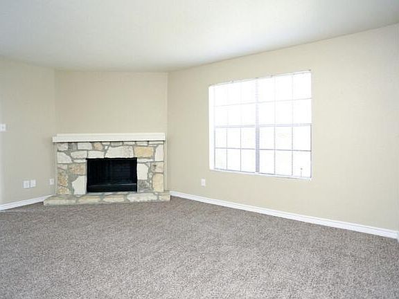 2nd image of 1823 Candlelight Ln