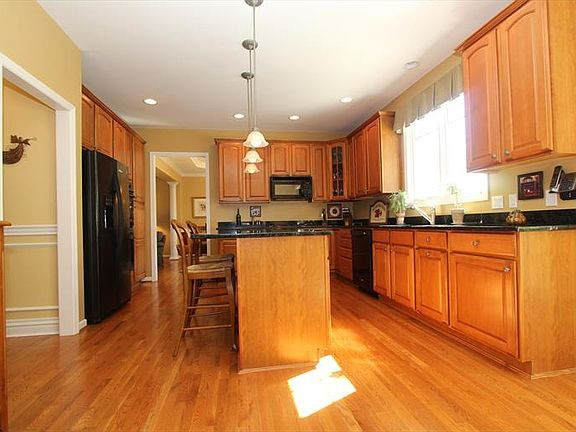 4th image of 6885 Clubside Dr