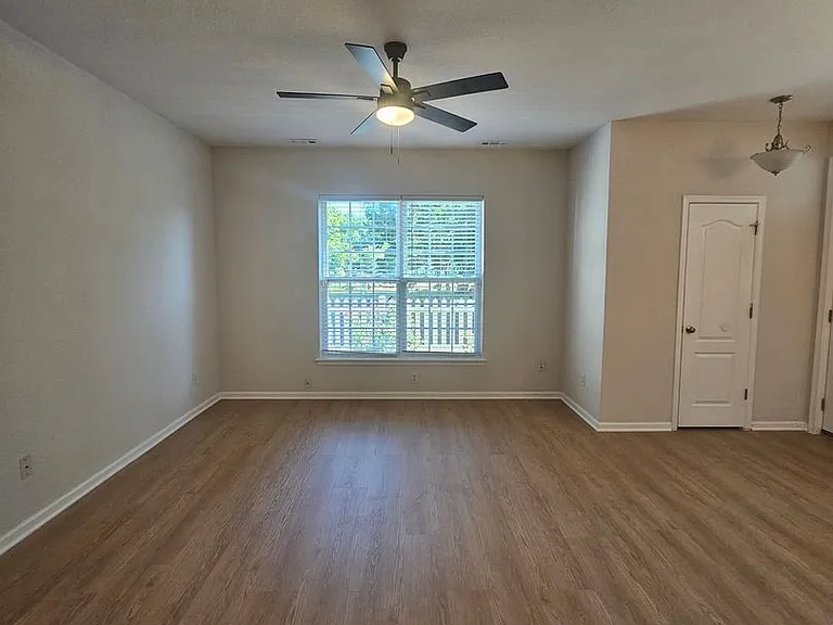 604 Teton Cir — Photo 3