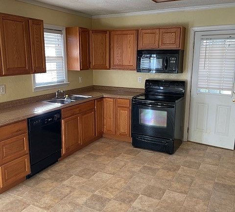 3rd image of 4101 Elm Dr NE