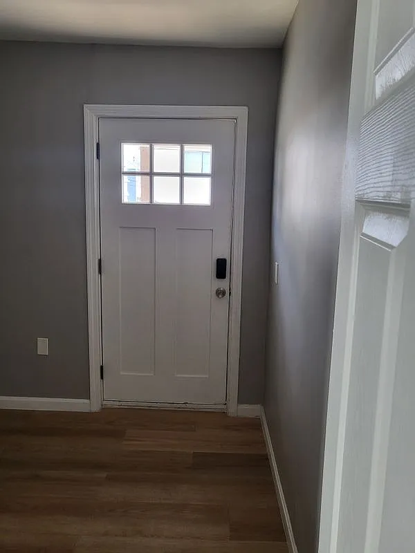 5 bed, 2.0 bath, 1372 sqft, $2,400 — Photo 3
