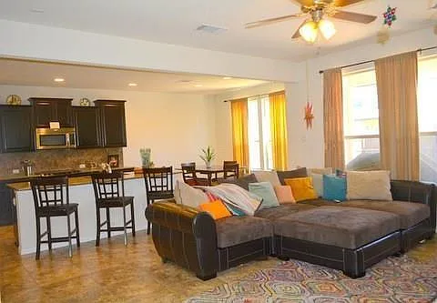 3 bed, 2.5 bath, 2022 sqft, $2,200 — Photo 3