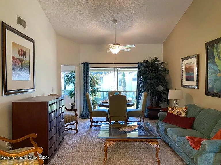 1039 Country Club Dr — Photo 4