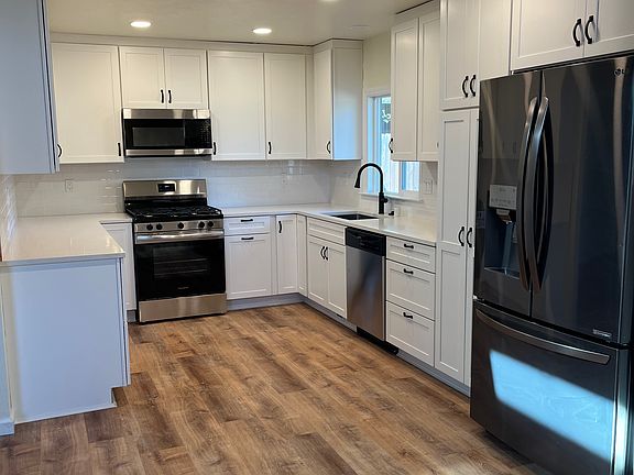3rd image of 260 Bobs Ln