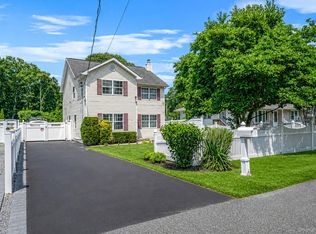 37 Champlin Street, Ronkonkoma, NY 11779