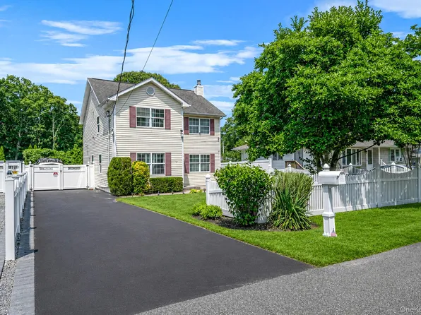 37 Champlin Street, Ronkonkoma, NY 11779