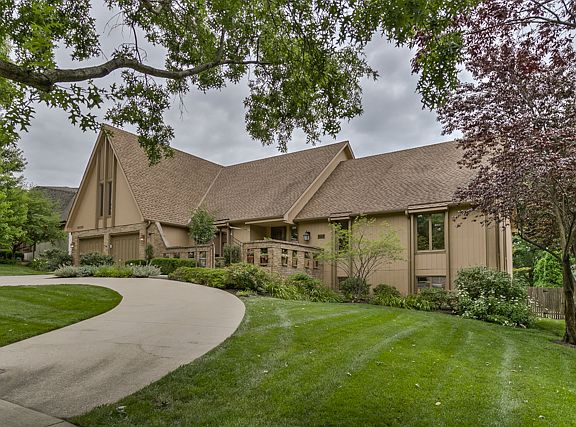 3rd image of 10059 Hemlock Dr