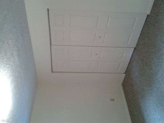 3rd image of 1090 Evelyn Dr
