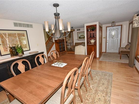 5th image of 370 Homestead Dr