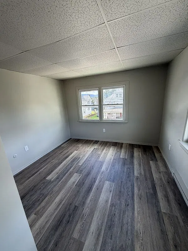2 bed, 1.0 bath, 700 sqft, $925 — Photo 1