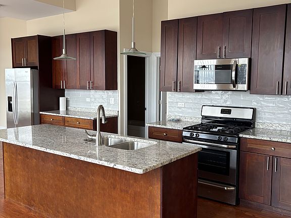 5th image of 2609 W Belmont Ave Unit 601E