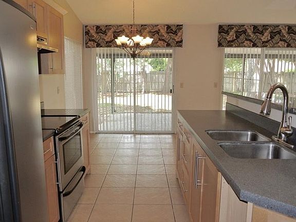 4th image of 8049 Lesia Cir