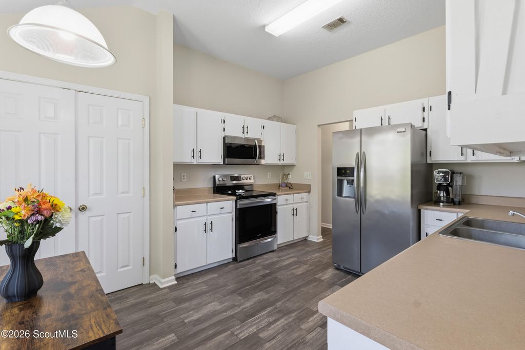 217 S Lake Forest Dr, Kingsland, GA - View 5