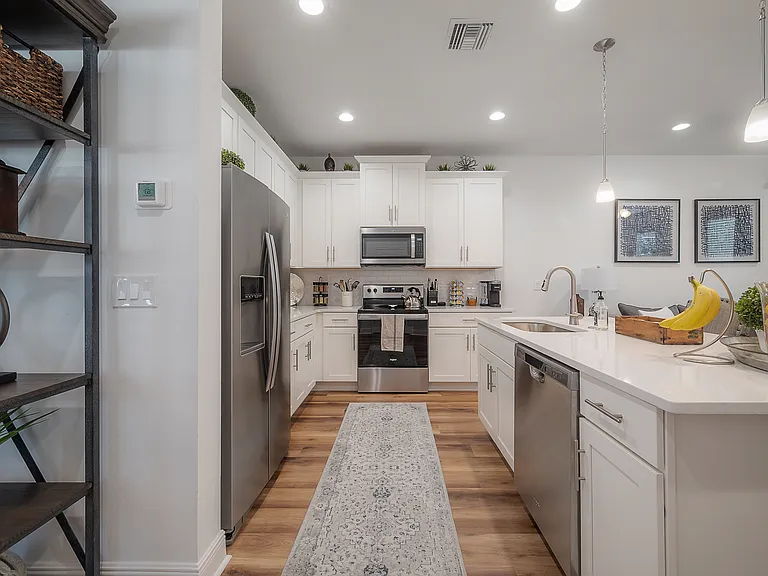1714 E Lambright St — Photo 13