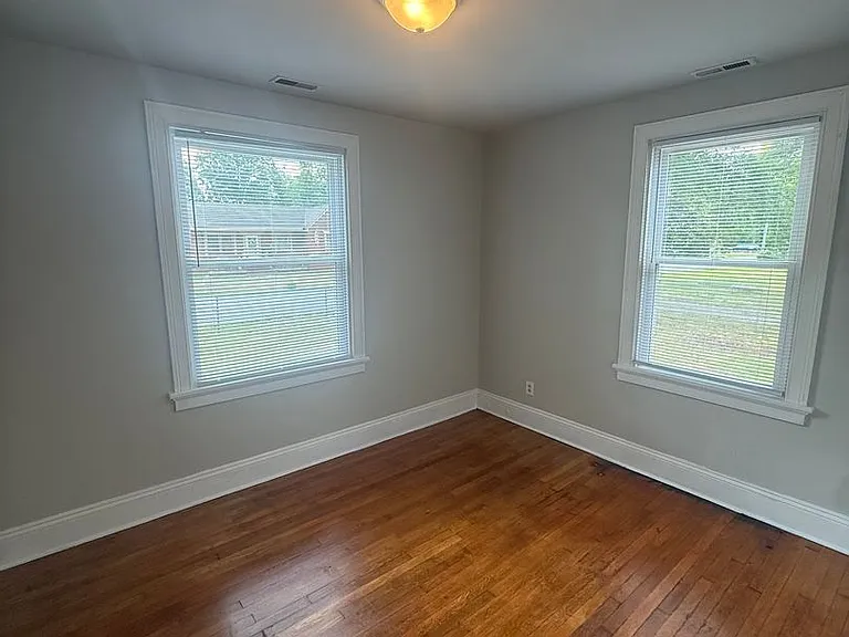 1840 Powell Rd — Photo 21