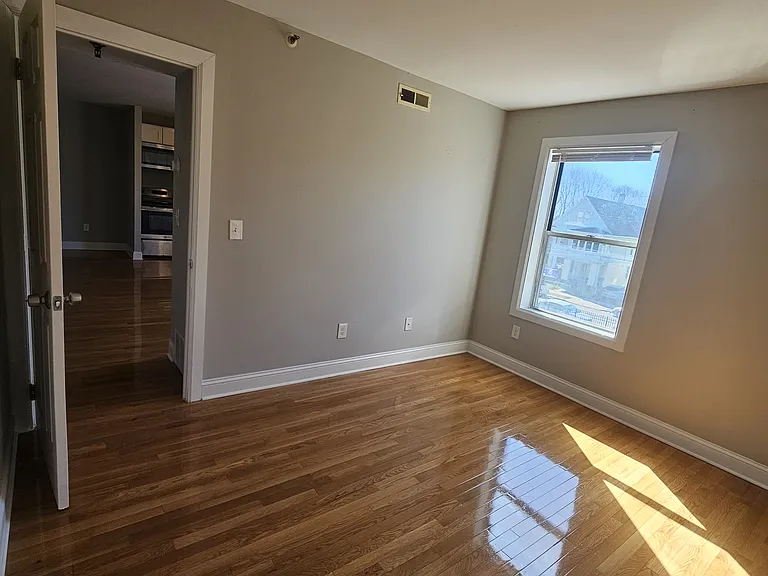 143 Sheffield Ave #1B — Photo 5