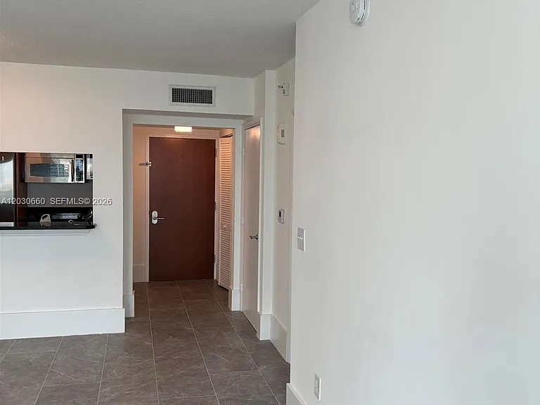 31 SE 5th St #2103 — Photo 5