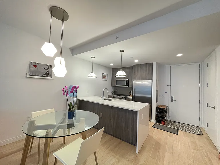 162 1st St #809 — Photo 3