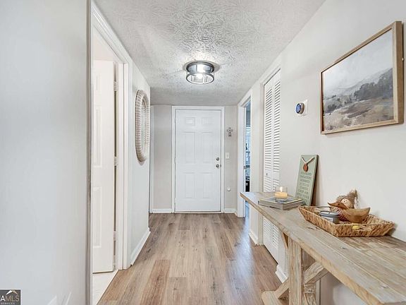 5th image of 1605 Beaumont Cir